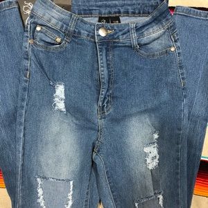 High waisted ripped jeans